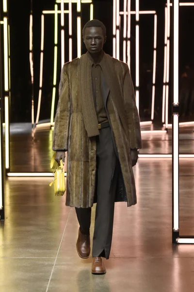 Look 14
